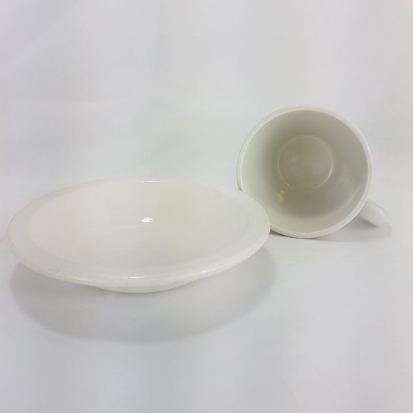 Vintage Yellowknife Inn DUDSON Cup and Saucer Polar Bear Northwest Territories - Picture 11 of 16